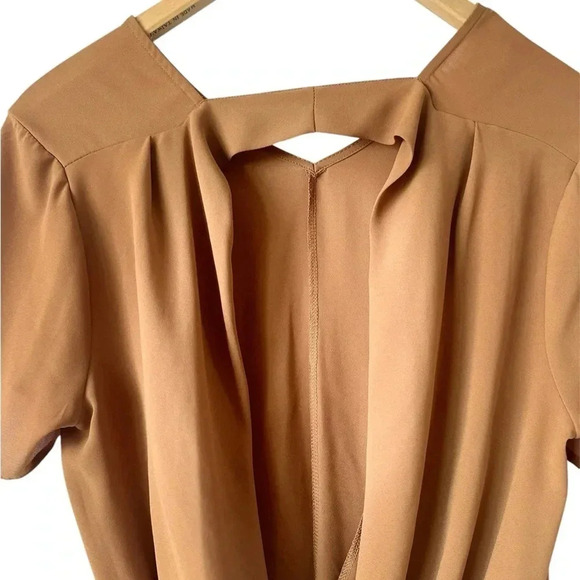 Lush Short Sleeve Open Twisted Back Top - Picture 6 of 10